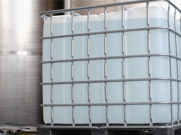 Cisterne IBC: significato e principali caratteristiche dei container da 600 e 1000 litri